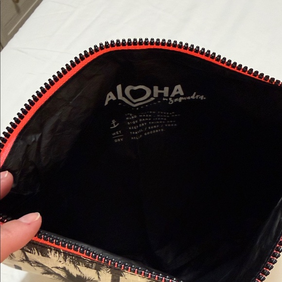 Aloha Collection Mid Pouch - Picture 2 of 2